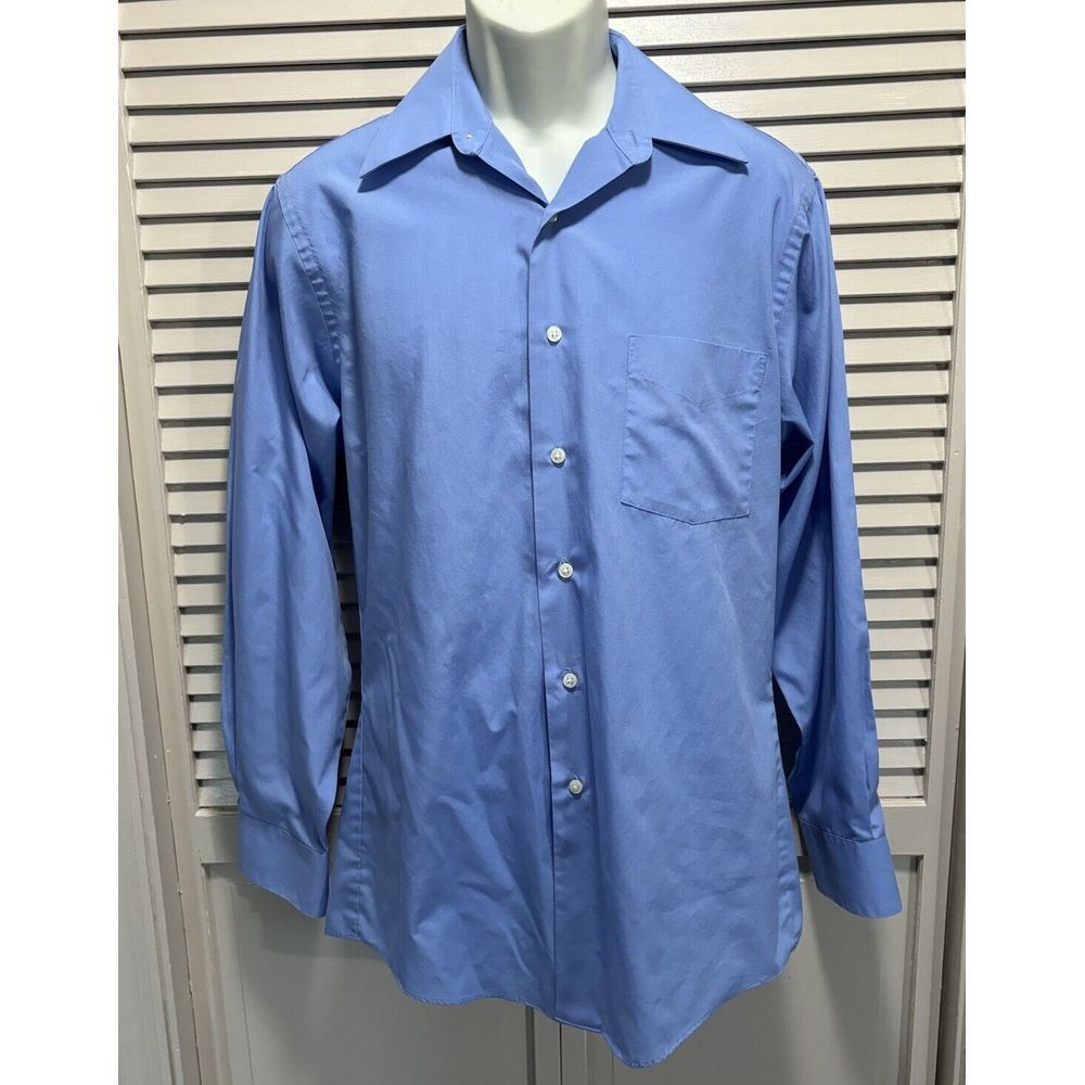Van Heusen Fitted Blue Long Sleeve Button Up Shirt Size Medium (15-32/33)